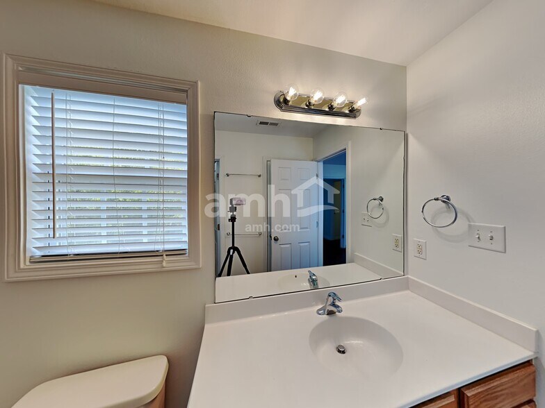 Building Photo - 10615 Spring Rain Ct