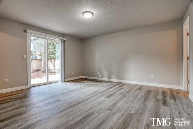 Building Photo - **MI Special: Feb Rent Free!!** 4 Bed 2.5 Bath Home Near Parks, Shopping, and Dining. Main Level ...