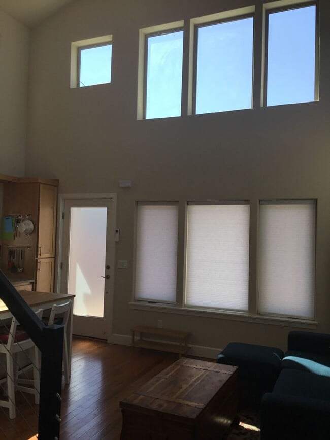 Building Photo - Custom Kenton Townhouse (Short Term)