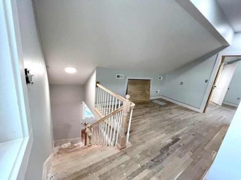 Building Photo - 171 Forest St