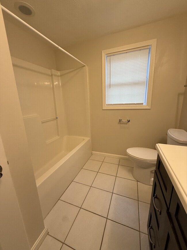 Building Photo - 5 Kensington Park