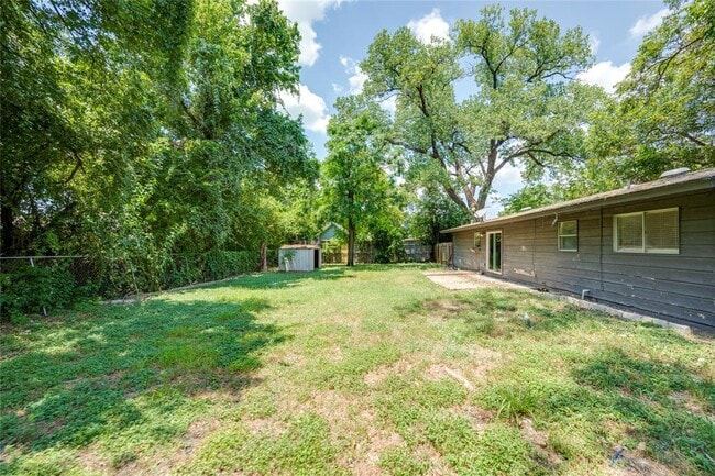 Building Photo - 809 Neans Dr