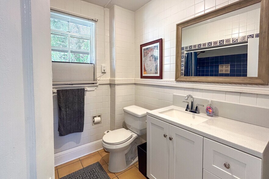 Building Photo - 321 11th St