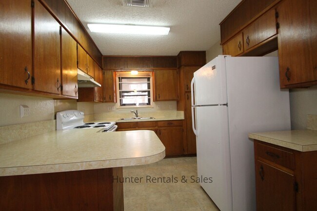 Building Photo - I Have A Pool!