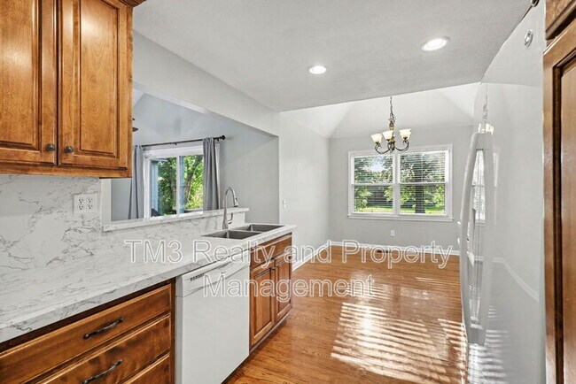 Building Photo - 15213 S Seminole Dr