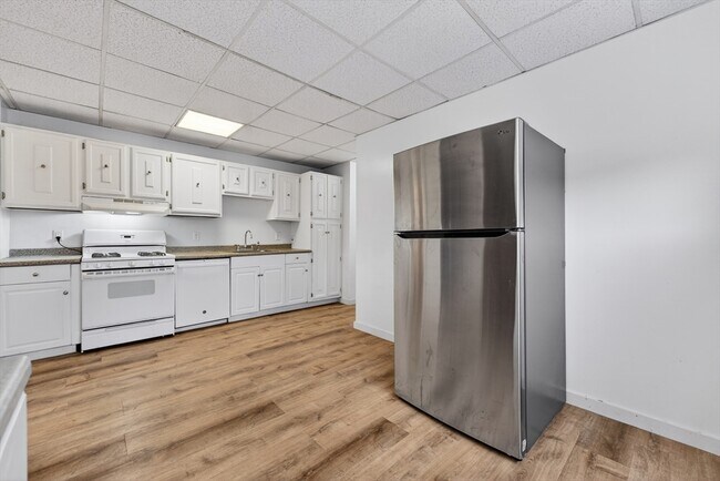 Building Photo - 42 Almont St