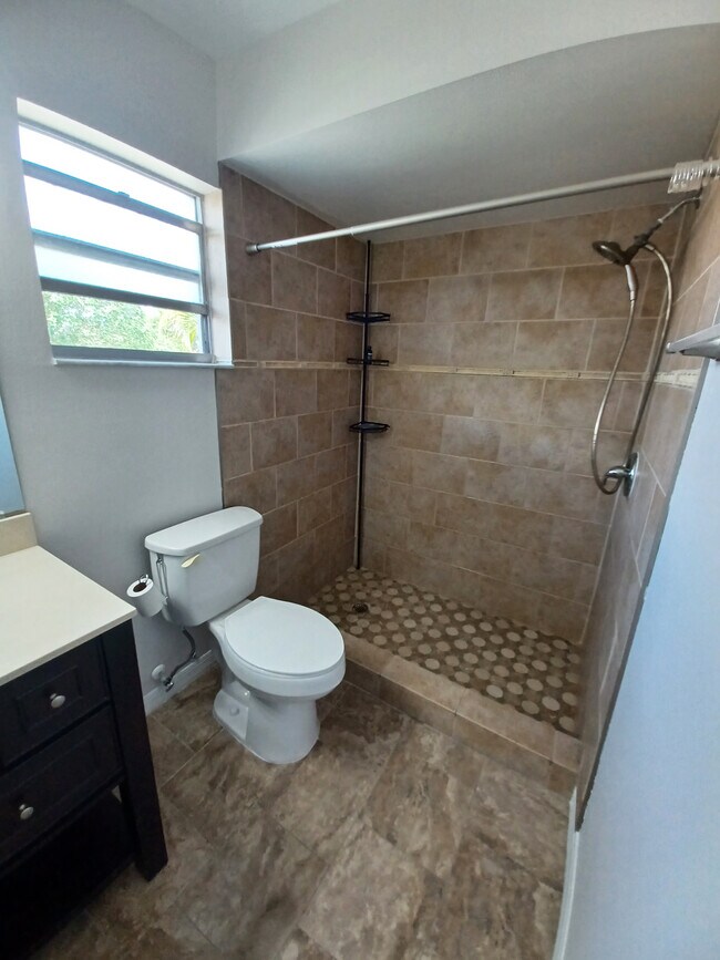 Building Photo - 1503 Spring Dr