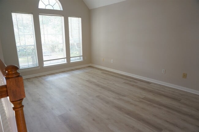 Building Photo - 4607 Forest Home Dr