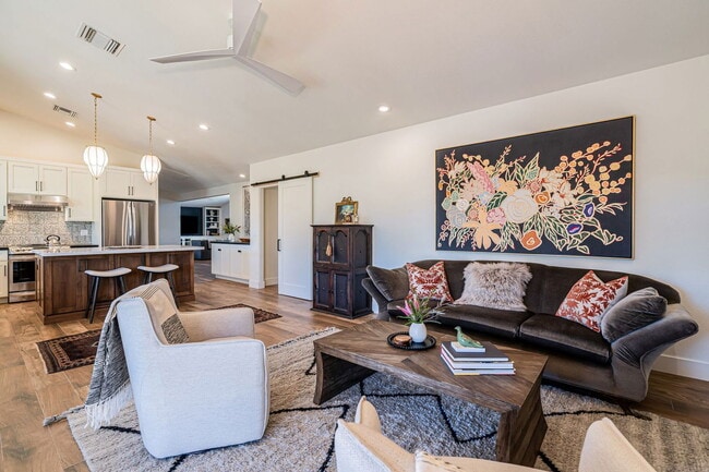 Building Photo - 10511 E Terra Dr