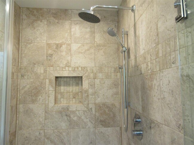 Building Photo - 4635 Villa Chase Dr NE