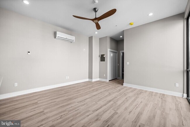 Building Photo - 400 S Conkling St