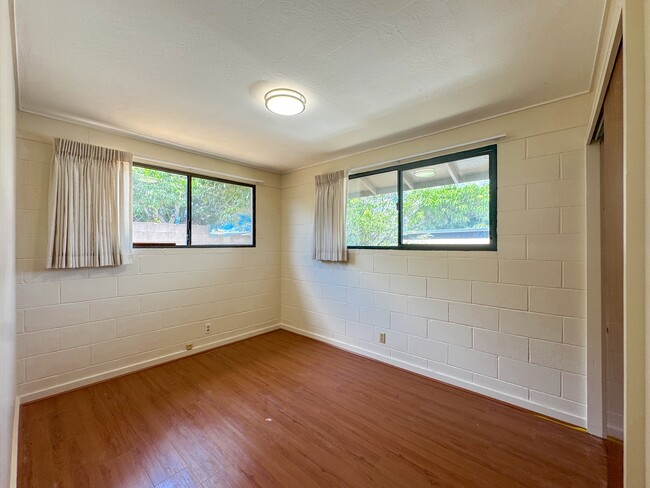 Building Photo - 236 Lono Ave