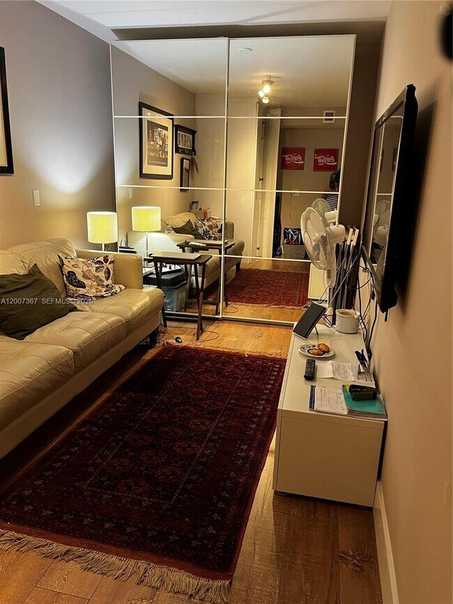 Building Photo - 1518 Whitehall Dr