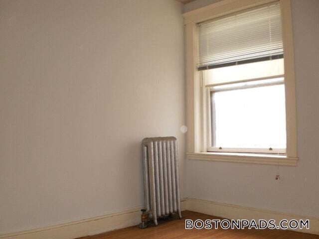 Building Photo - 137 Park Dr