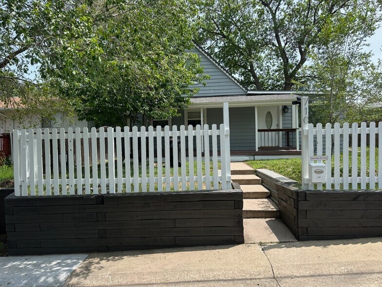 Building Photo - 710 Stuart St