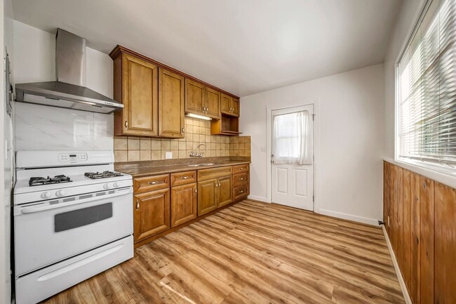 Building Photo - 654 Patterson-