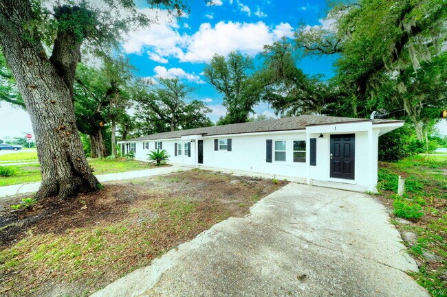 Building Photo - Freshly Renovated 2 Bed apartment in Lynn ...