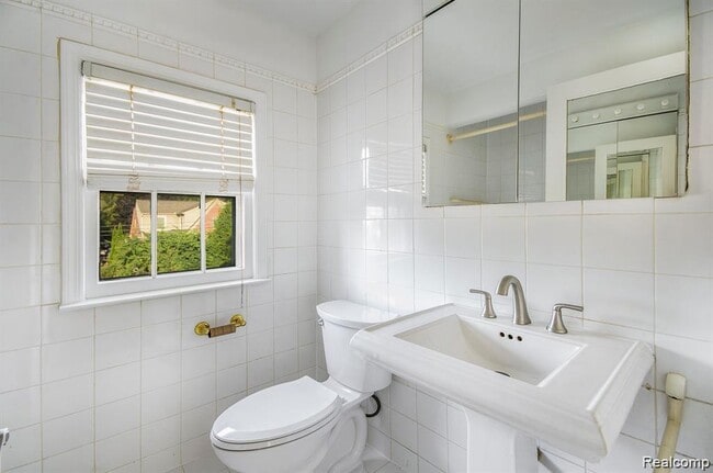 Building Photo - 26085 Humber St