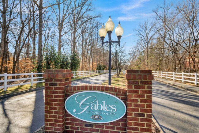 Building Photo - Updated 3-Bed, 2.5-Bath Yorktown Condo with Modern Kitchen, Parking & Community Amenities