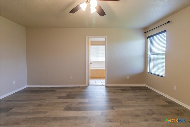Building Photo - 2203 Love Rd