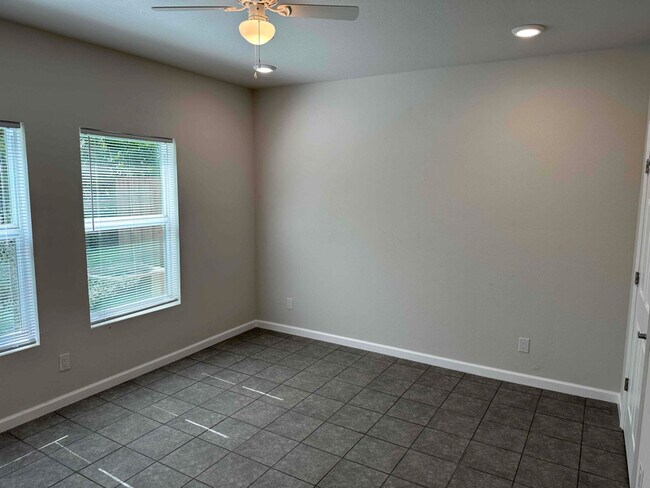 Building Photo - 7400 SW 10th Ct