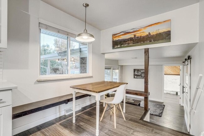 Building Photo - 2860 S Golden Way