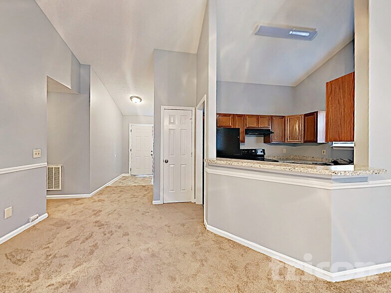 Building Photo - 225 Salusbury Ln