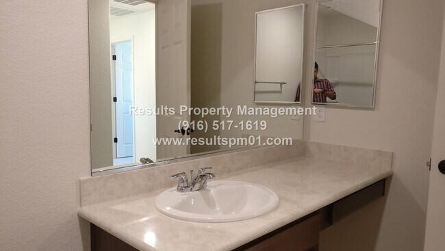 Building Photo - Lovely and Spacious 4 Bedroom Rocklin Home