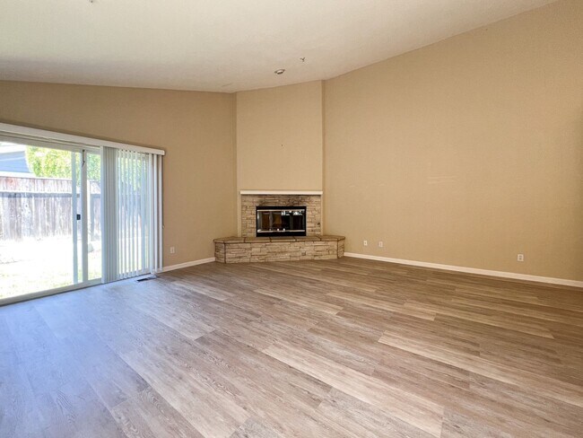 Building Photo - Spacious Single-Level 3-Bedroom Home in Desirable North Napa