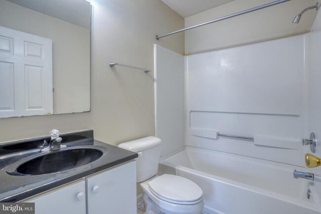 Building Photo - 407 Champs Ln