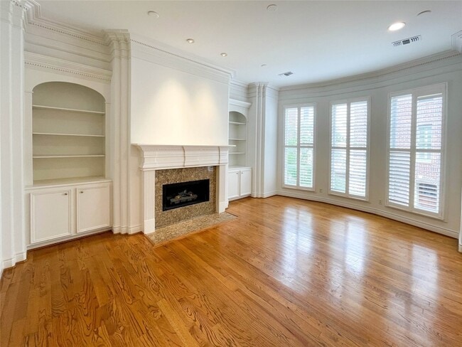 Building Photo - 1329 Hyde Park Blvd