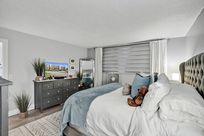 Building Photo - 2400 Deer Creek Country Club Blvd