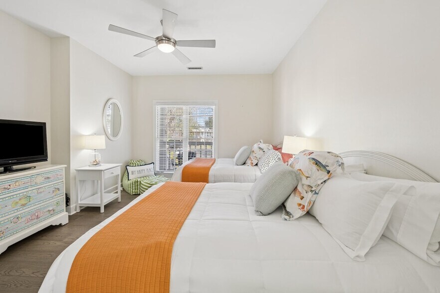 Building Photo - 40 Collins Meadow Dr