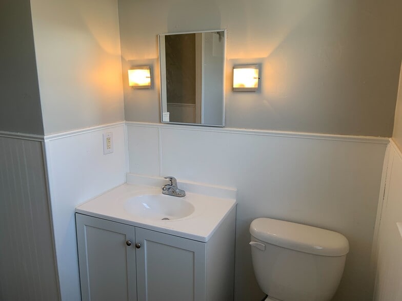 Building Photo - 343 E Lakewood Blvd