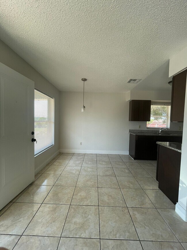 Building Photo - 3519 Benito Juarez Cir