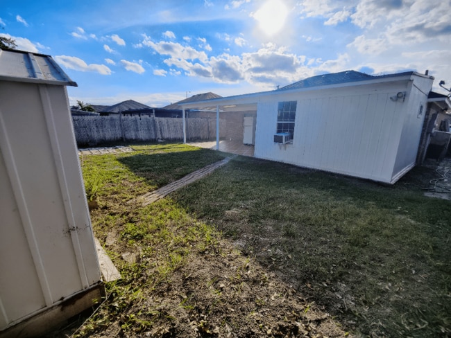 Building Photo - 2803 Pompeii St