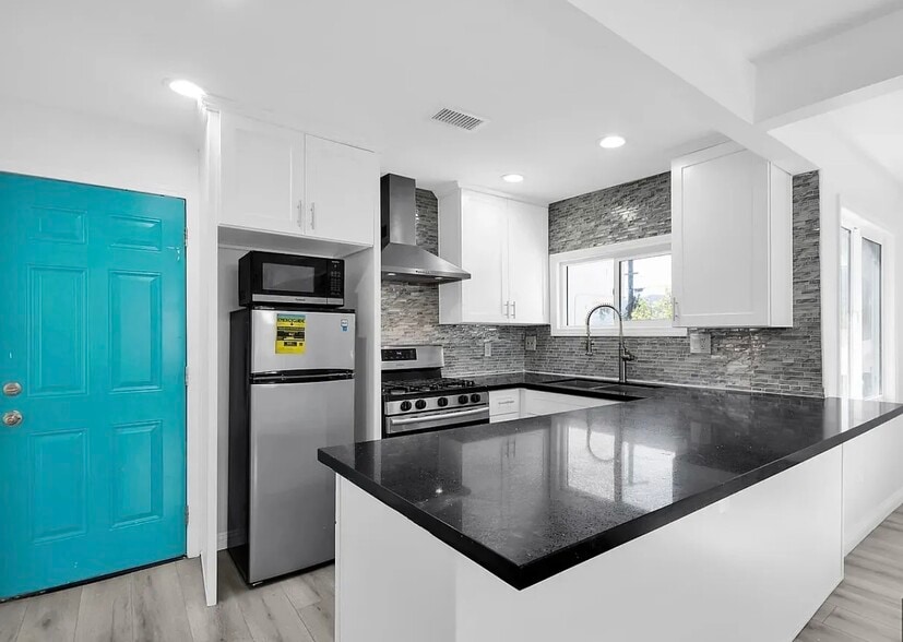 Building Photo - 3623 3rd Ave