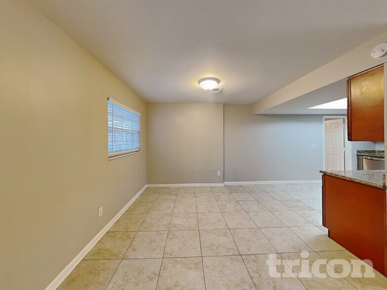 Building Photo - 616 Leisure Ave