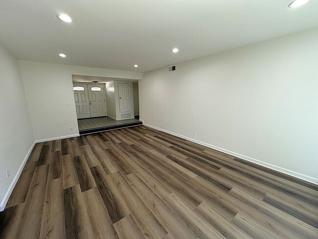 Building Photo - Spacious 3-Bedroom Retreat with Renovated ...