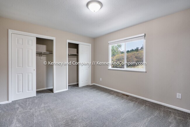 Building Photo - 1672 Smoke Ridge Dr