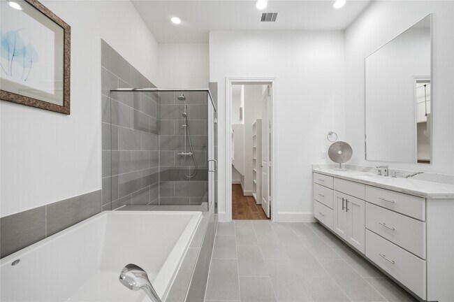 Building Photo - 707 Bringhurst St