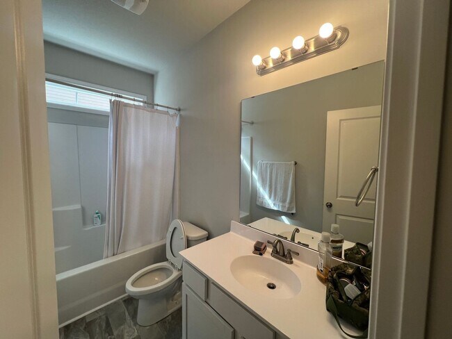 Building Photo - 210 Shallowbag Bay Ln