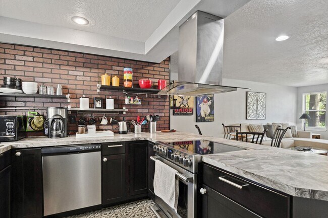 Building Photo - 3736 Rose Hill St