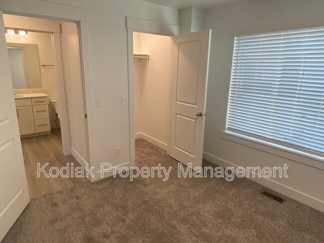 Building Photo - 1088 N 1840 W