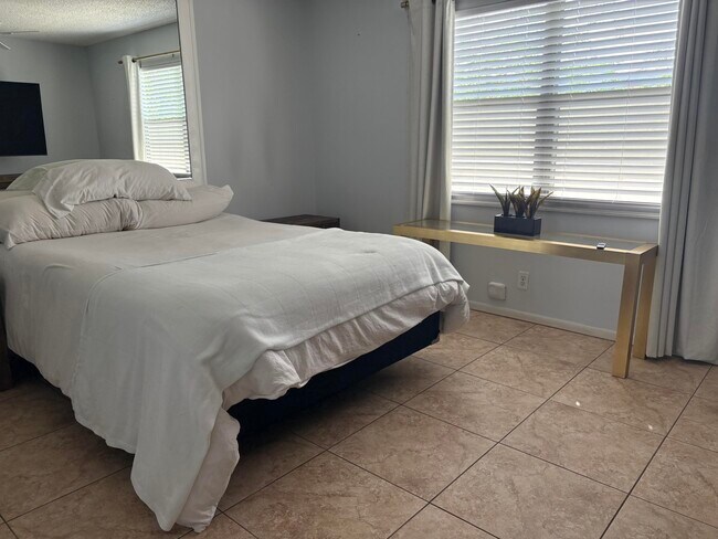 Building Photo - 2501 Antigua Terrace