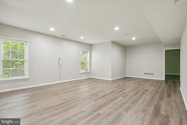 Building Photo - 51 Knickerbocker Ln