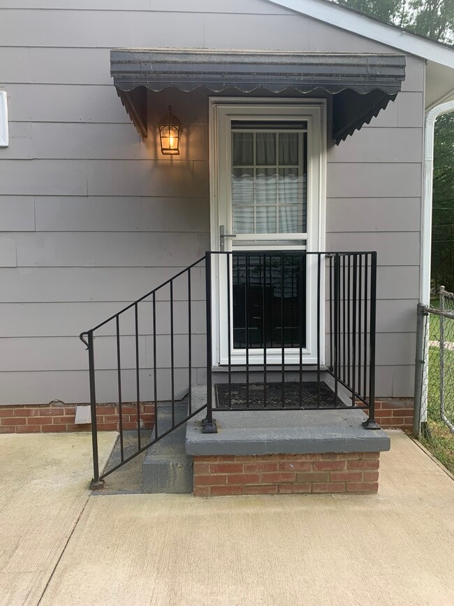 Building Photo - 815 S Plum St