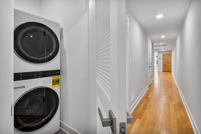 Building Photo - 4624 N Ashland Ave