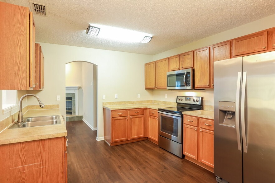 Building Photo - 1729 Glen Laurel Dr