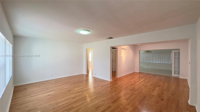 Building Photo - 1520 NE 108th St